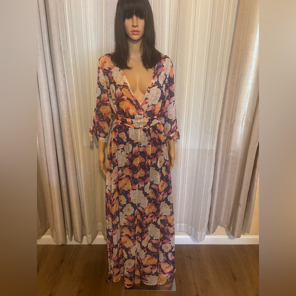 Haani | Flowy Floral V-Neck Maxi Dress
